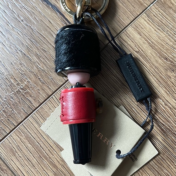 AUTHENTIC BURBERRY-NWT Queen’s Guard Keychain - Picture 12 of 14